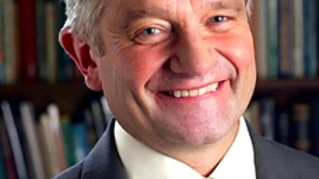 英国诺贝尔奖得主参观完中国，回国痛批自家大学像「第三世界」的大学