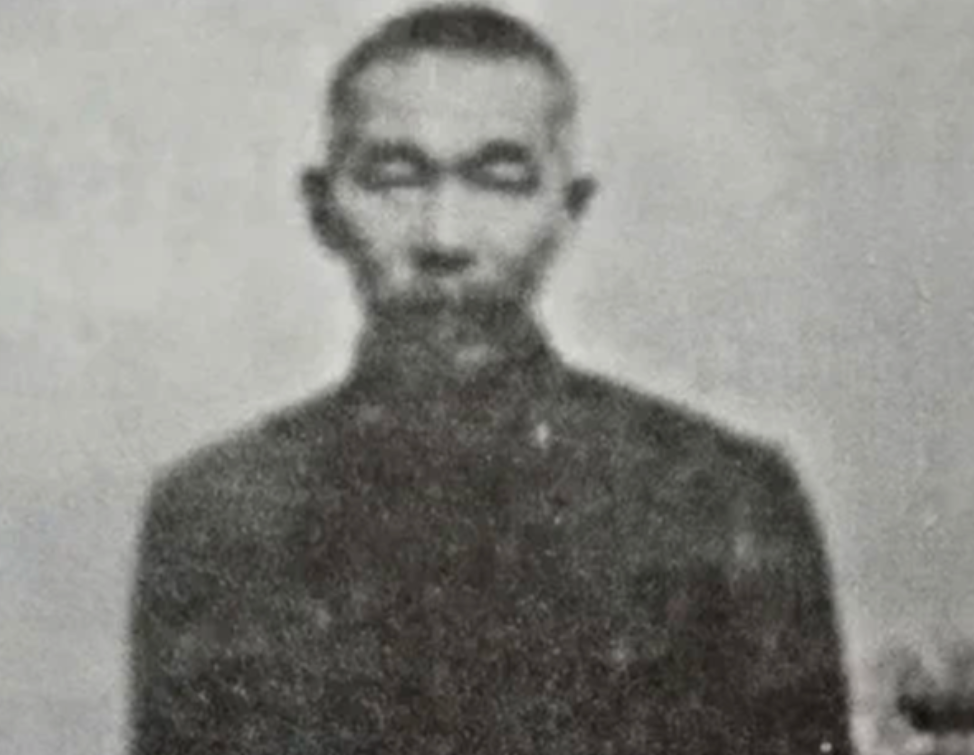 1931年7月初，日本特务在洮南的一家当铺搜查时，发现了一块“三道梁”手表。这是