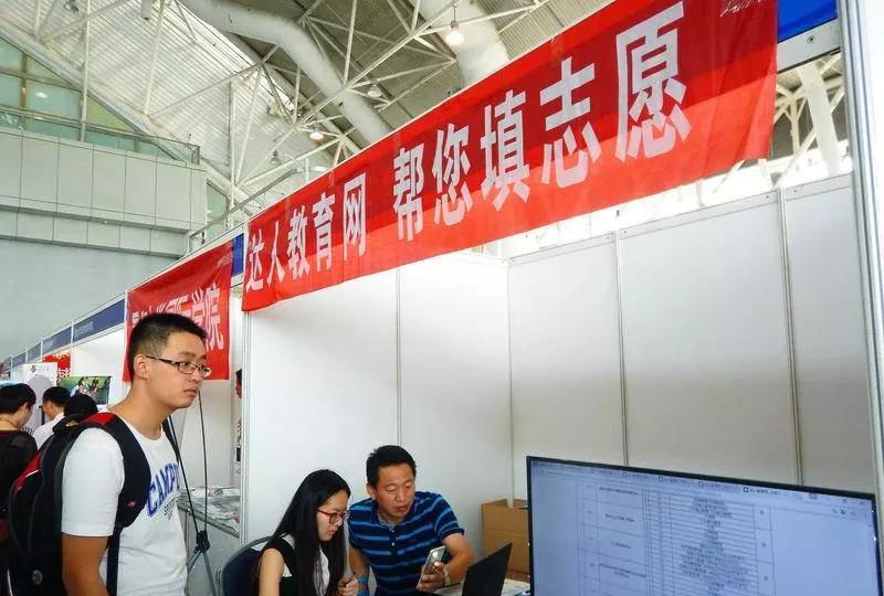 有没有做生意的专业？
我家小军高考606分，填志愿时想选择一个与生意人相关的专业