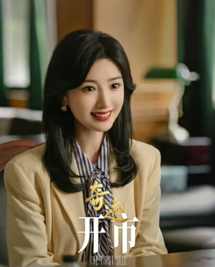 半天内完成央视主流背书与顶级商业红毯曝光，粉丝直呼“追星体验拉满”。 ​​​