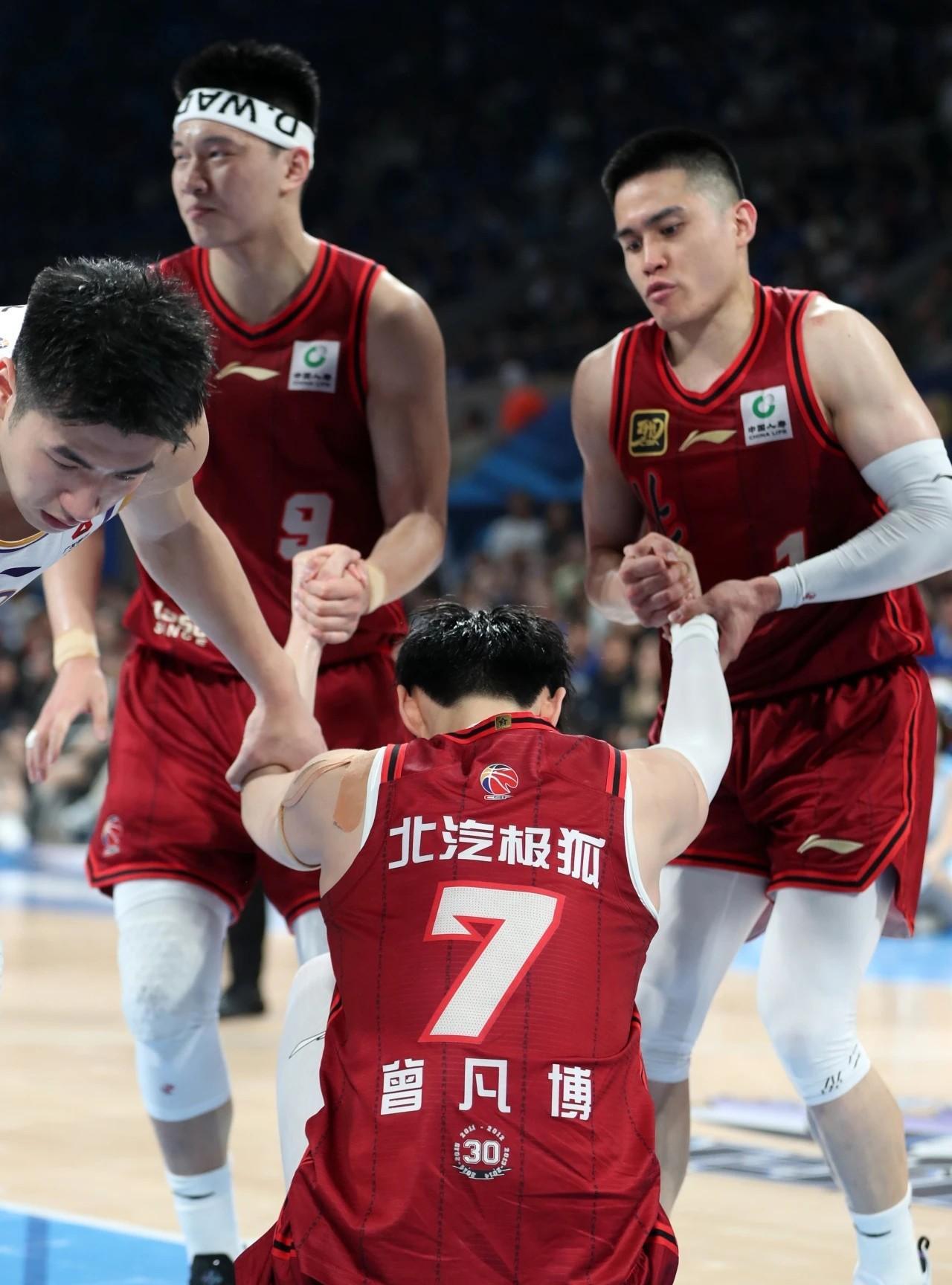 随着成功续约曾凡博，北京男篮也就此解决了本队的最后一个“问题”。据北京男篮表示，