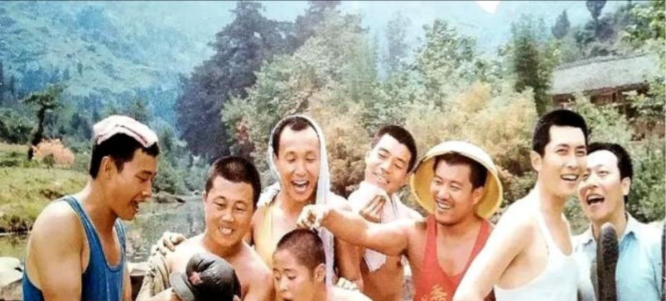 1983年，谢晋导演亲自到中戏选角拍摄《高山下的花环》，在操场上，他一眼就看中了