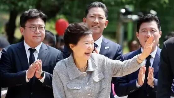 韩国选举 ，纵观历史评说，有些人拿曾经创造汉江奇迹的朴正熙说事，褒贬不一，国民力