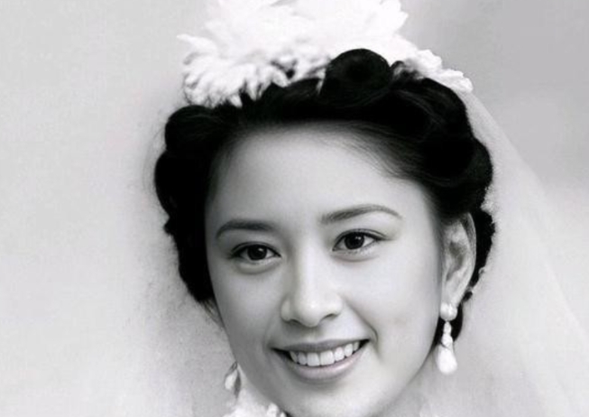 1966年，27岁的胡友松发现生理期没正常来，便问丈夫李宗仁怎么办。谁料，李宗仁