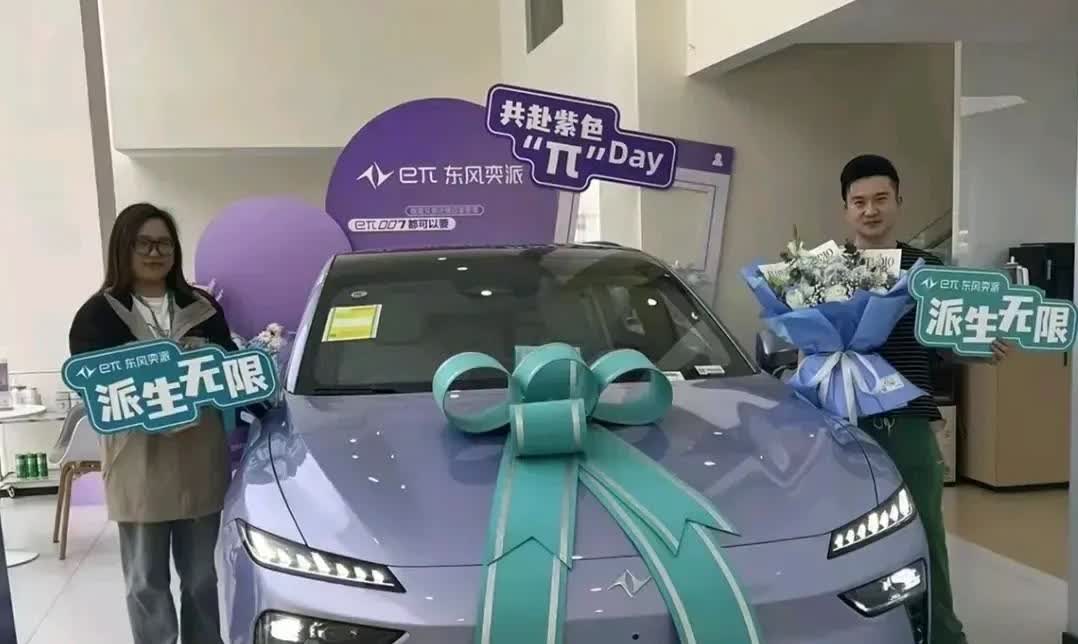 赤裸裸的现实来了，加满50升油箱：
美 国：约需348元人民币！
日 本：约