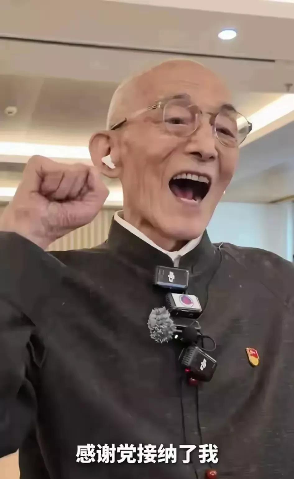 92岁，又火一把。
知道游本昌老师，是从《济公》开始。
什么扇儿破，帽儿破，身上