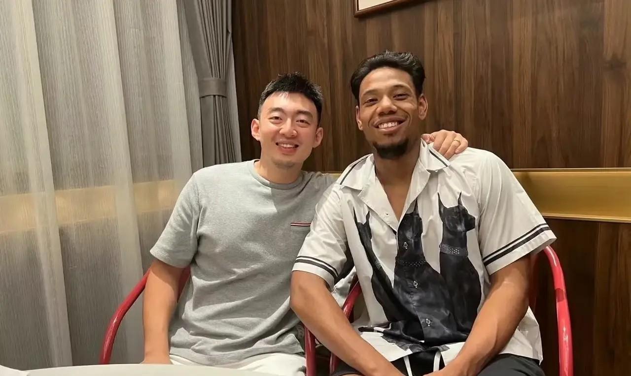 南京同曦男篮在休赛期需要再次进行交易。球队能否成功闯入季后赛，总经理需要通过几个