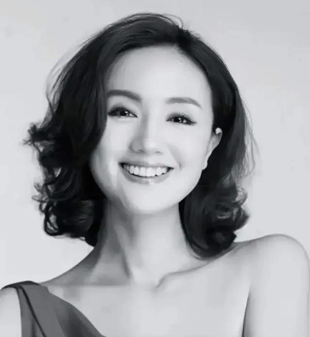 李乃文深夜发文悼念朱媛媛：十年同窗情，十字胜千言！
当悲痛无法被语言承载“表93