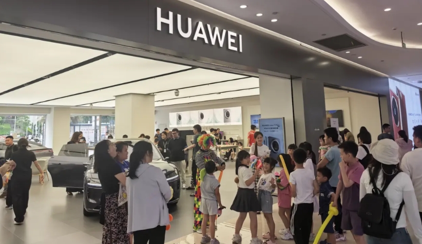 华为不赢麻了吗？今天去商场逛逛发现国人挤满了华为经销商，但同时旁边也有一家苹果经