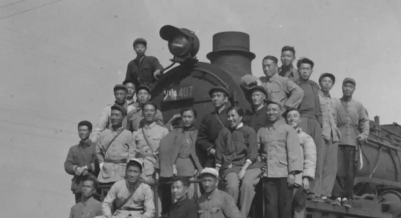1942年，毛泽东感慨延安极其困难后，铁道游击队运来了1万两黄金
铁道游击队这支