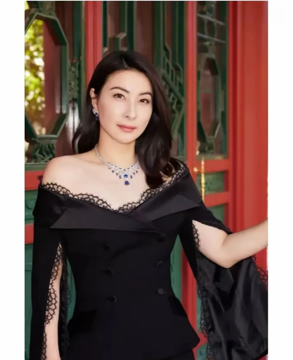 郭晶晶想吃家常菜











阔太郭晶晶竟然吃不到想吃的？山珍海味她不