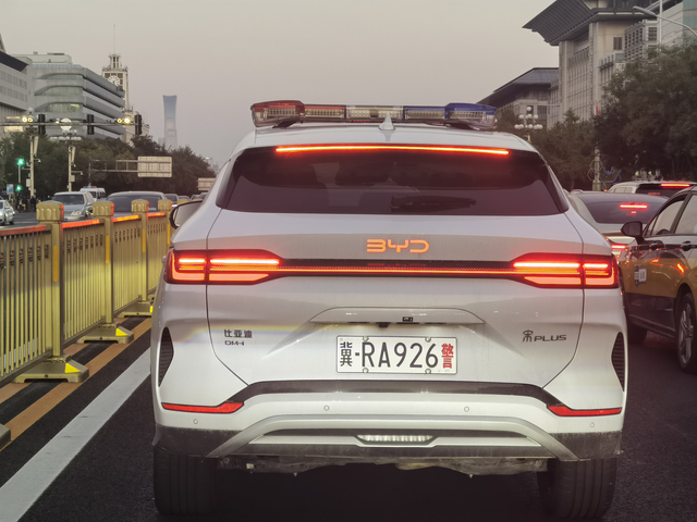 最帅套装没有之一
某日在长安街偶遇身披警务涂装的渣迪…最帅涂装，没有之一