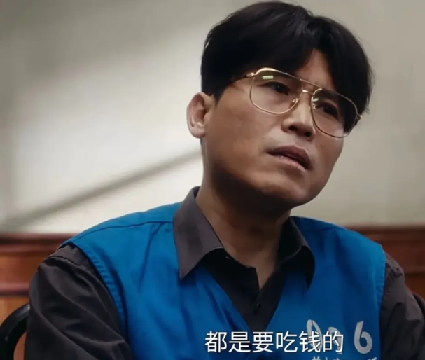 《棋士》王红羽被捕却不说出“狼”的两个原因，第一王红羽是走私罪被抓进来的，如果他