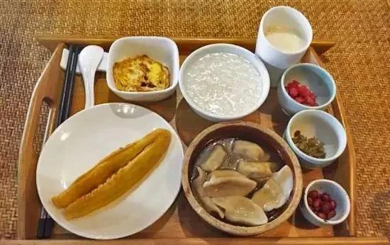 #你家的早餐都是在家做还是出去吃#出去吃可以尝试不同店铺的特色早餐。#在家可做健