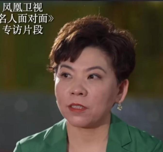 1997年，邓亚萍退役后去清华大学读书，第一堂课，老师问她：“你的英语如何？”邓