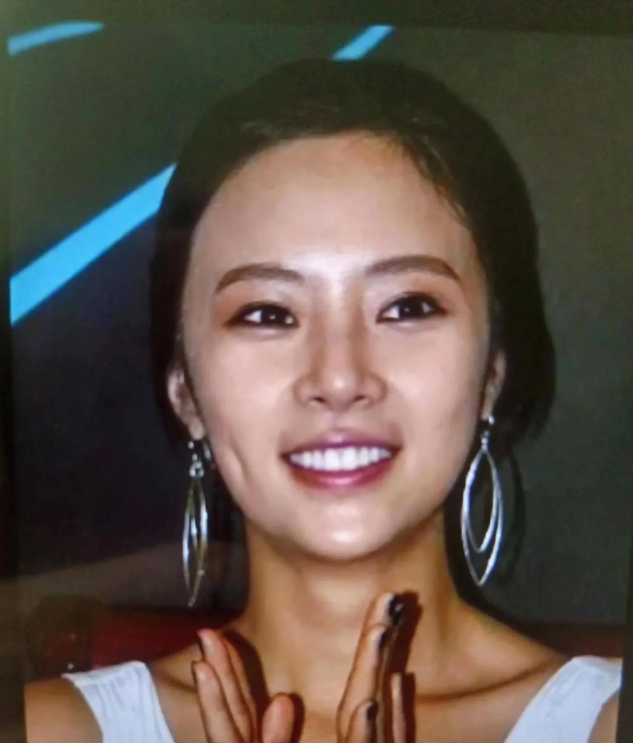 《利剑玫瑰》
剧中她的遭遇让我难过并心疼。
如果我是她的母亲，走到哪儿都要把自己