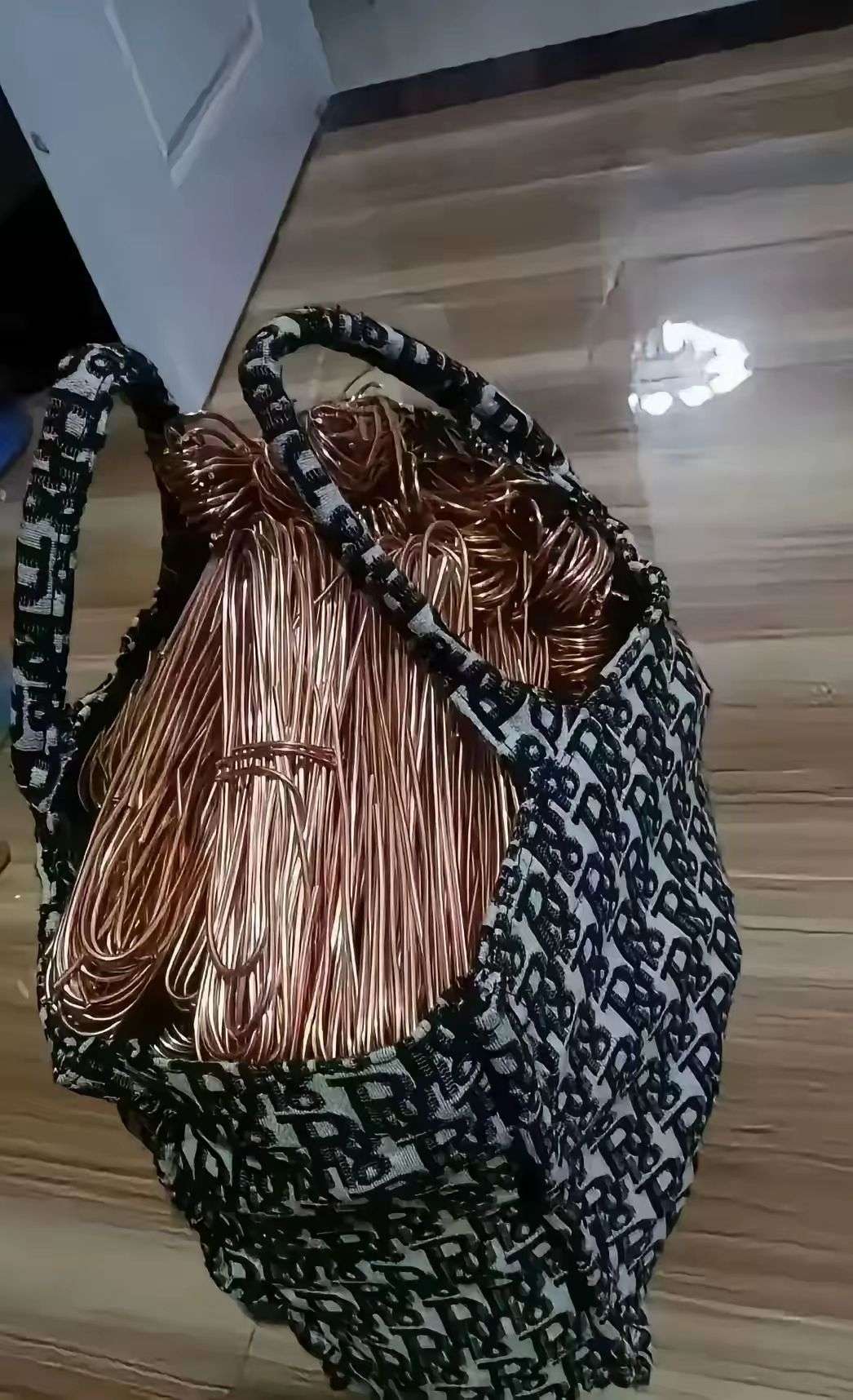 一年半的老电工，心里慌慌的。