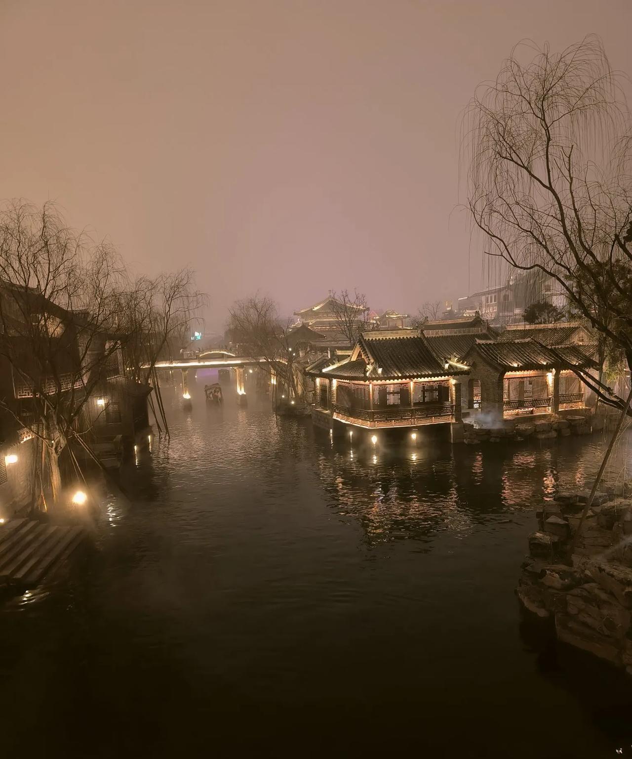 家乡有个明水古城，仙气缭绕古色古香，夜游景色更迷人。