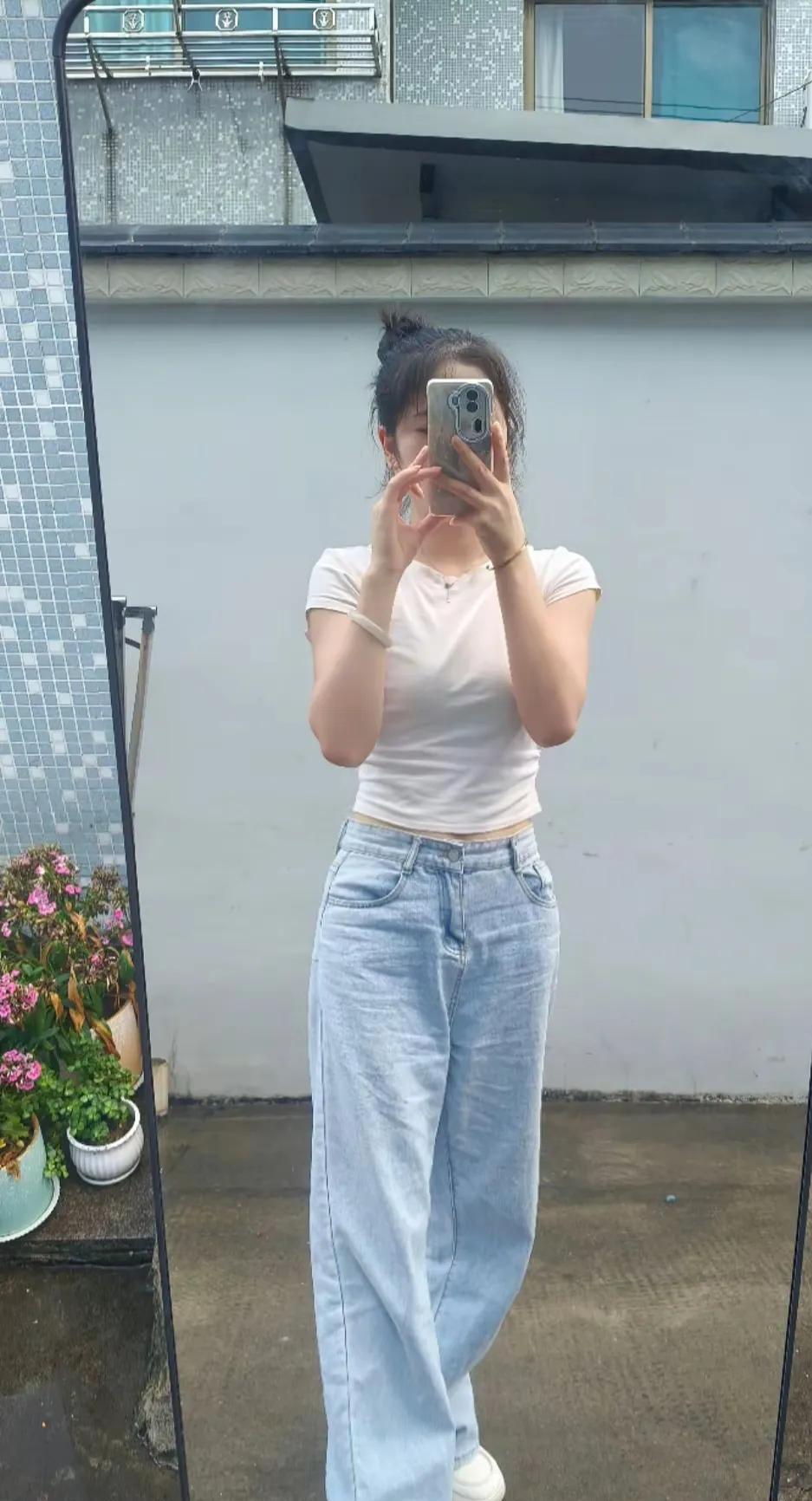 真是佩服妇女主任
开完会回来
问她讲了什么内容
当然有哪些要的急的工作先做
哪些