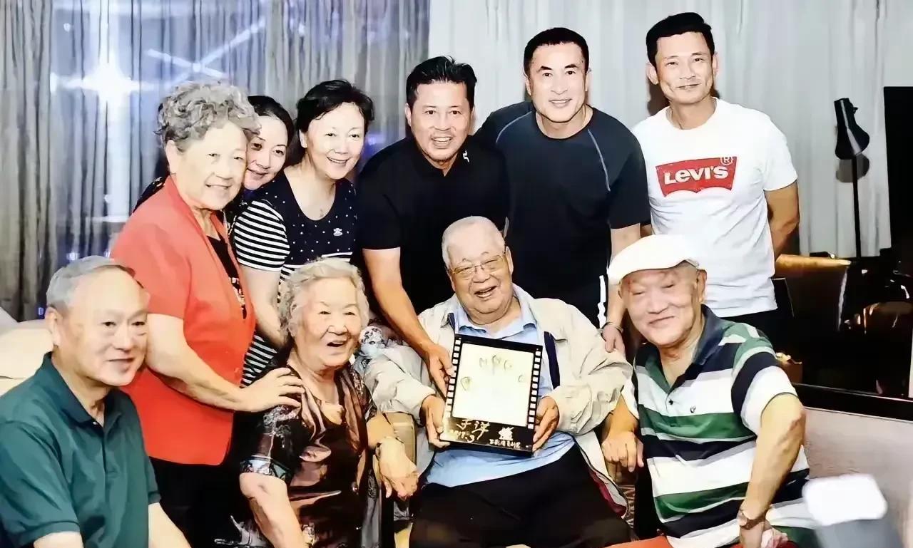 崔超明上影调长影，项堃
上影调北影，冯喆上影调峨眉，舒绣文上影调北影，于鼎长影调