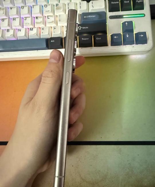 人会反复爱上三星！！
得亏三星没啥人气了，要不然用4K的价格还真淘不来三星S24
