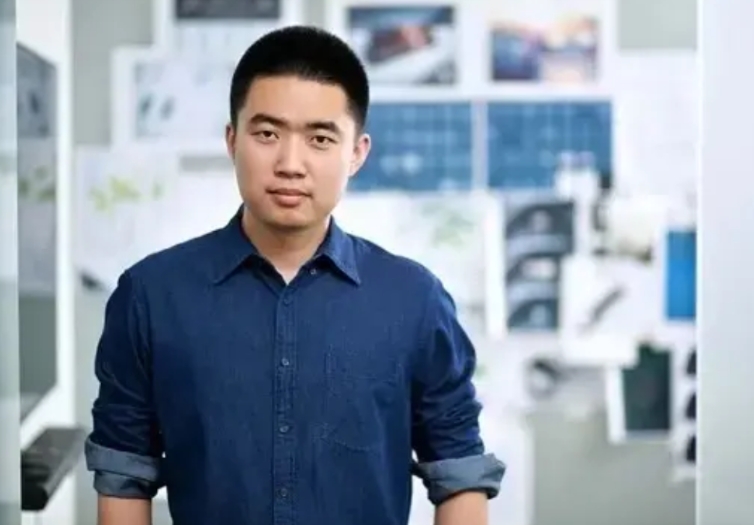 理想汽车的小崩，本质上李想总以为自己是乔布斯式的人物，所以理想的产品开发逻辑命名