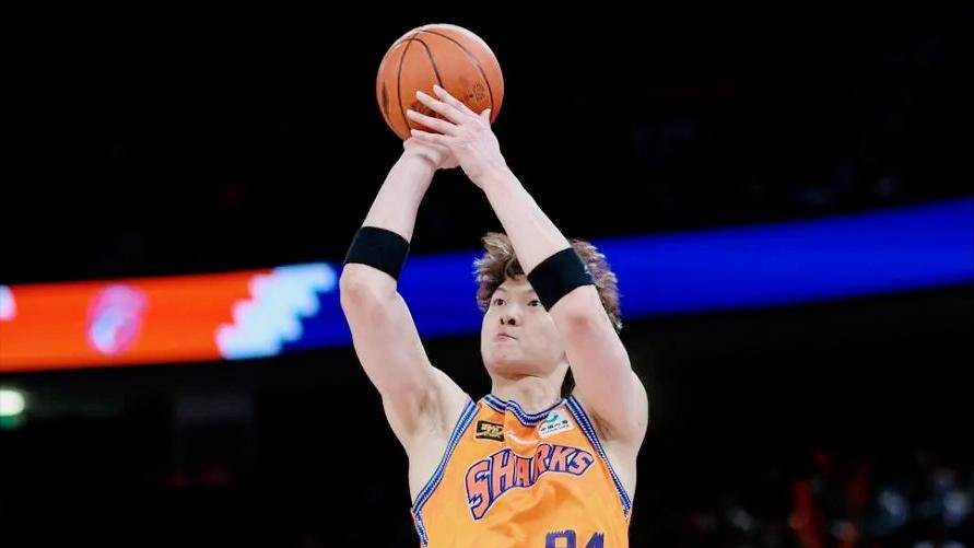 一边兜售210cm焦泊乔一边诚意引陈国豪，广州到底要人气还是成绩