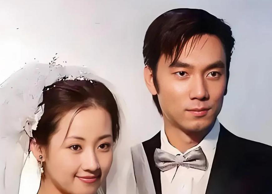 那年，林依轮跟妻子提出离婚，转身就娶了年轻貌美的超模西华，还十分信任地拿出 60