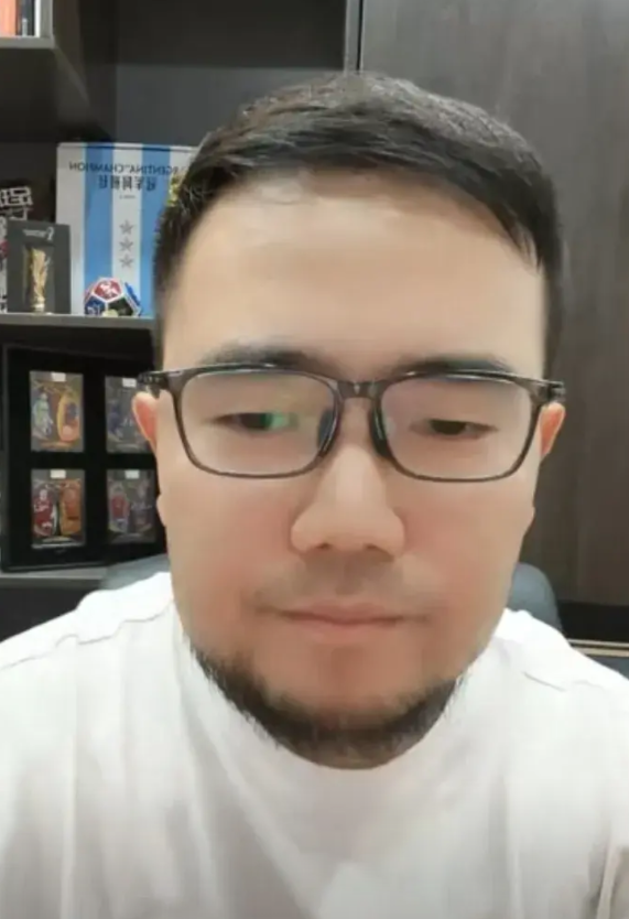 伊万科维奇合同又有新变化，著名媒体人潘伟力直播给出了解释。就网友提出的：“国足新
