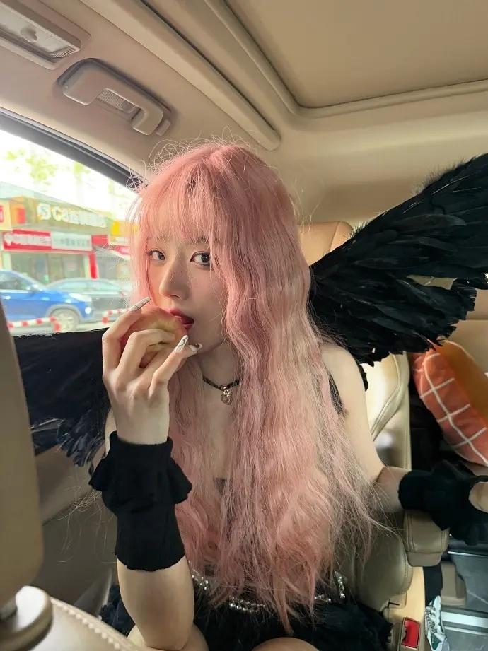 卢昱晓要是在韩娱出道怎么样，她的长相真的很韩 ​​​