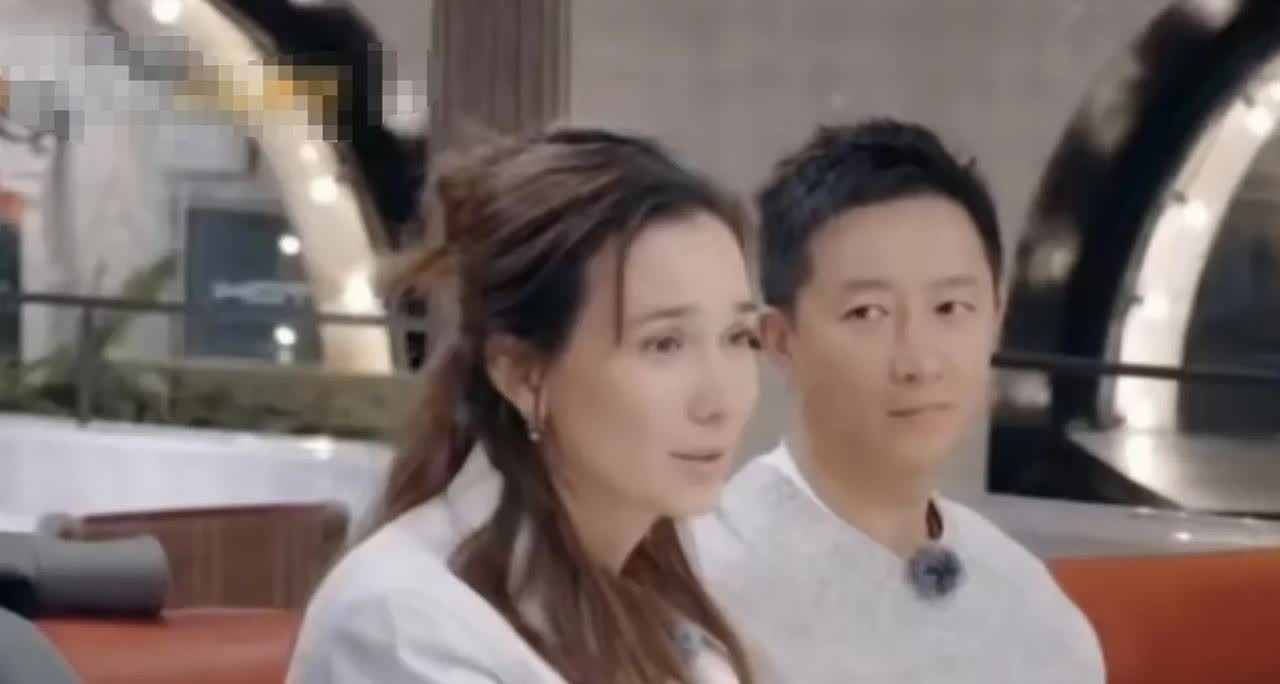 卢靖姗会因为想韩庚而哭泣，韩庚直男式回复，她说：“我跟他说我想你了，然后我哭了，