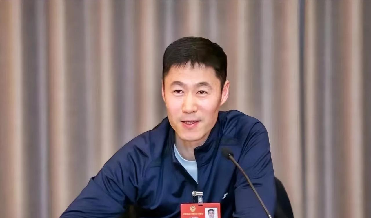 王励勤当选乒协主席的消息传来，大家都在为他高兴。但是我觉得他的日子以后不好过咯，
