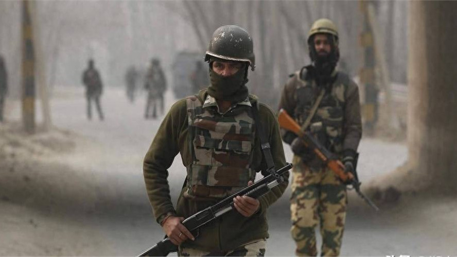 印度以水为兵，巴控区突发洪水！巴铁与中国通电话，王外长表态了