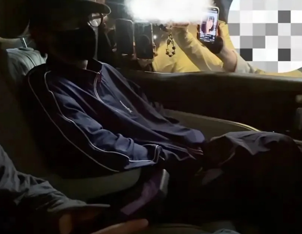 周翊然真不该接《翘楚》

线下被人拿着陈都灵的照片贴脸，线上被辱骂攻击抢番位，只