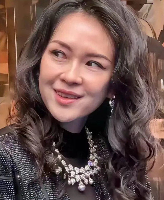 章子怡离婚后重回事业巅峰











我的天哪！章子怡和汪峰离婚了！这