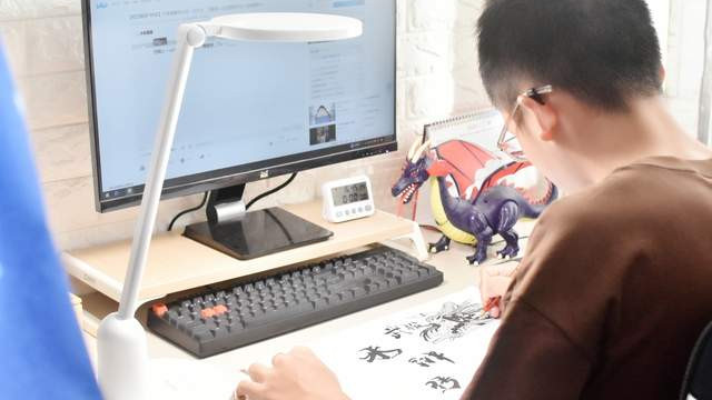 从护眼到“养眼”的全维升级体验，书客SKY护眼台灯让我彻底服了