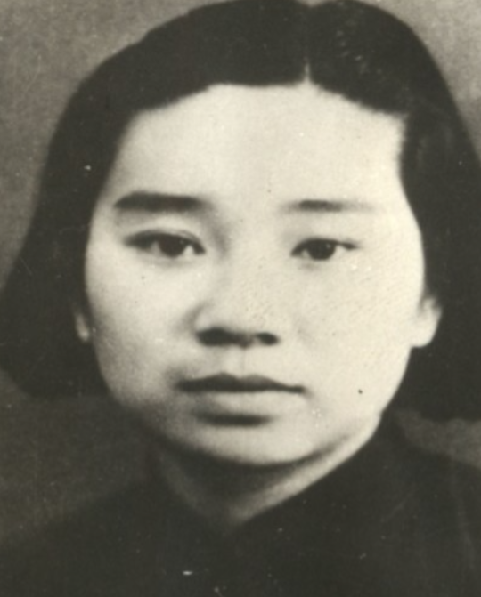 1941年，朱凡被俘，日军见寻常酷刑没用，就把她带到湖边，将她的双腿分别绑在两艘