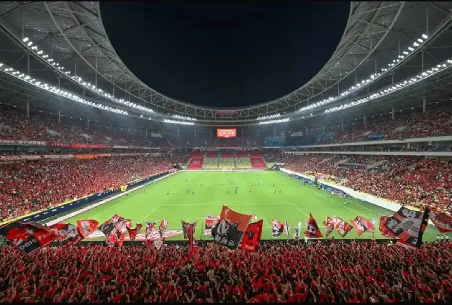 不知为何，中超联赛第二轮的比赛，本周五安排了两场比赛，一场是下午15：30山东泰