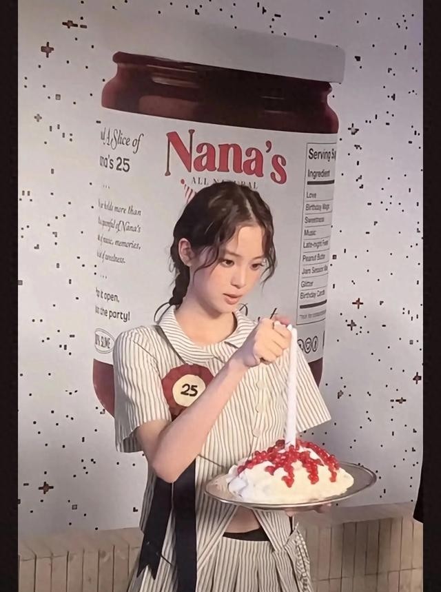 天呐。欧阳娜娜都二十五岁了。怎么还那么甜。看着像刚满十八。这少女感是真实存在的吗