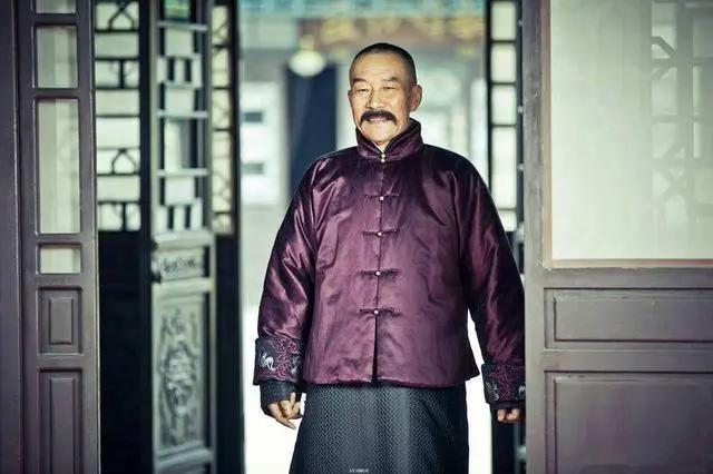 1898年，张作霖带上聘礼，到卢家替部下程敬芳保媒，求娶卢寿萱。不料，张作霖竟将