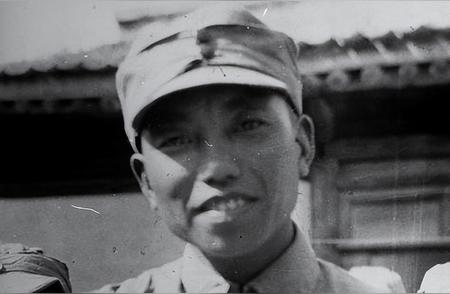 1931年，萧克偶然间看到一个俘虏之后大惊失色，连忙对看守说：“他既然已经被俘虏
