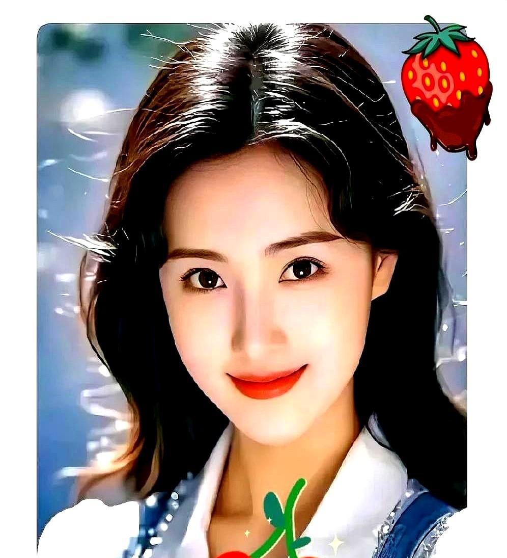 眼睛是心灵的窗户，真诚的眼神会告诉你她的想法，充满温柔的眼神会告诉你她的心意。