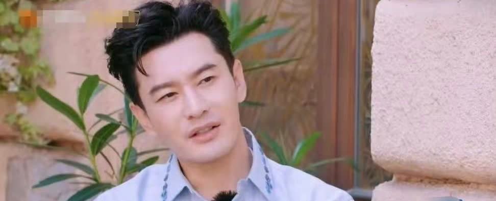 黄晓明，之所以会看上叶柯，无非以下几个原因；

第一、人长的漂亮，虽说也自曝