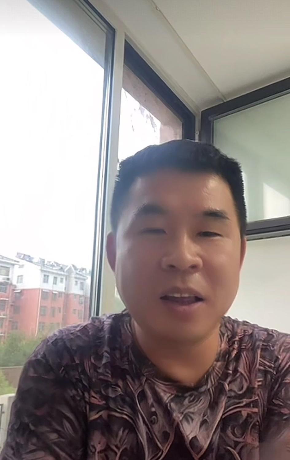 根据老三在直播中的透露，就在最近这几天，他准备又要收拾行李，从山东出发坐飞机去昆