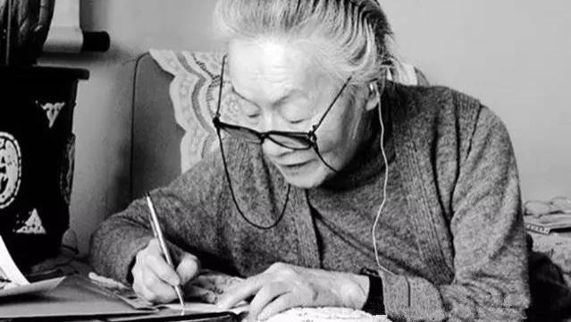 杨绛先生：粗茶淡饭不要紧，朋友散场没关系，颠沛流离也无所谓，只要你拥有热气腾腾的灵魂