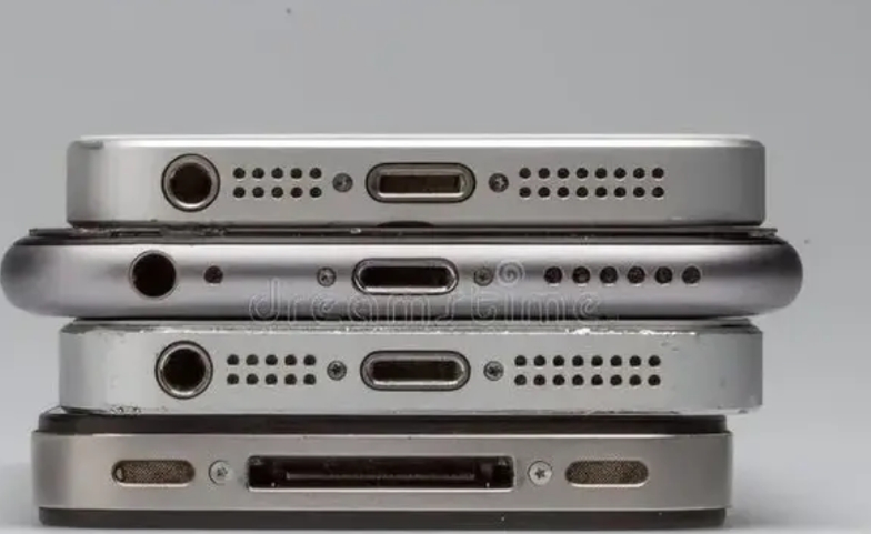 这些手机设计没了，太可惜了。

1，全金属机身，这种设计的好处就是耐摔，想当初用