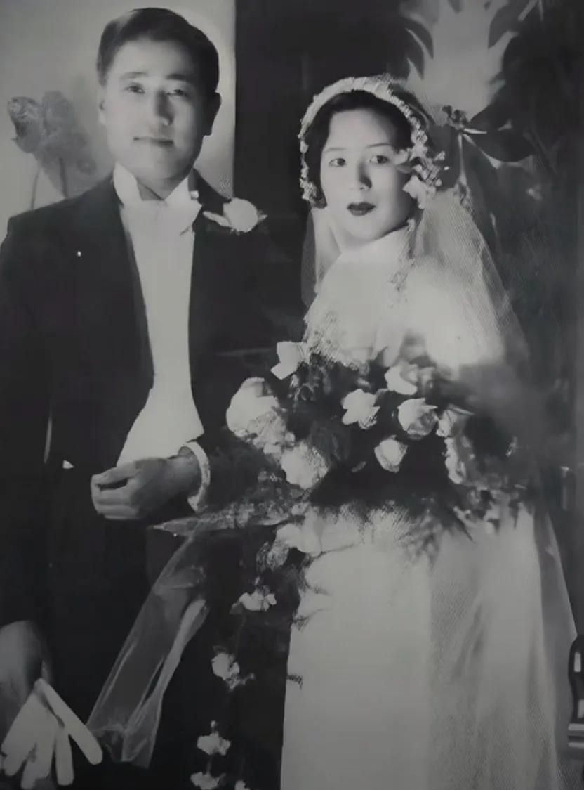 80多年前，湘省青年才俊、抗日名将：廖耀湘之结婚照。