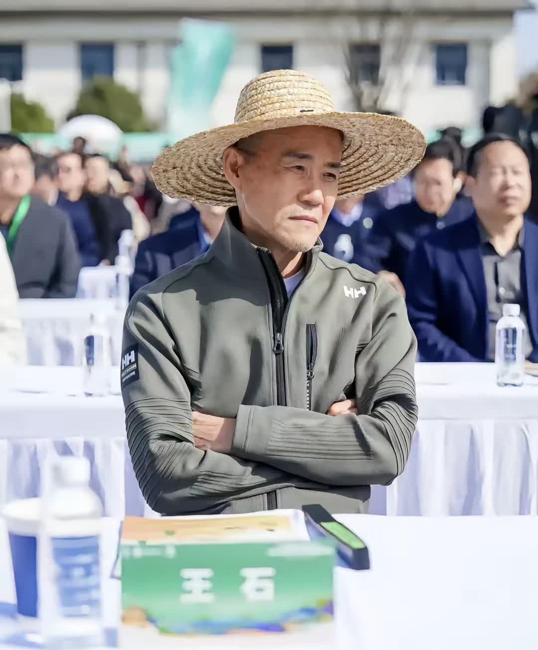 究竟谁活的更通透？是领导还是农民？
你看，一般人都觉得领导就该有领导的派头，农
