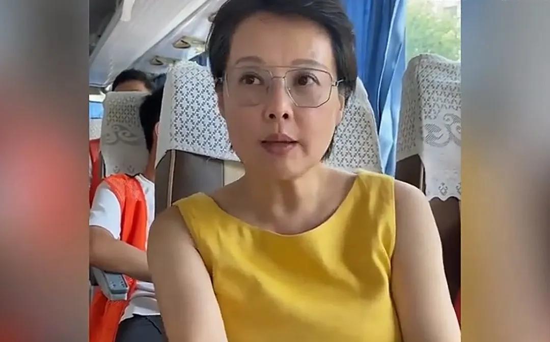 袁立的自媒体账号被封？
这两天看到演员袁立的朋友圈截图，她在朋友圈发文称自己多个