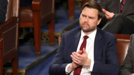 美国两党制垮了？这可不是小事！
美国前总统拜登的捐助者摩根称，美国两党制已失灵，